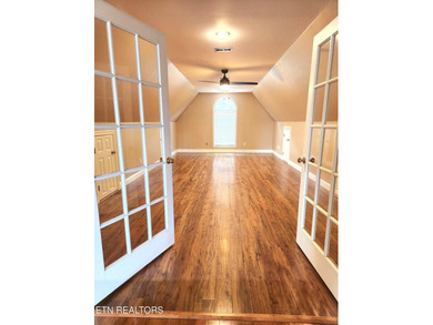 Step into this beautiful home with cathedral ceiling in the - photo 21