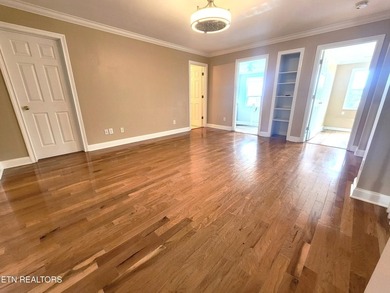Step into this beautiful home with cathedral ceiling in the - photo 22
