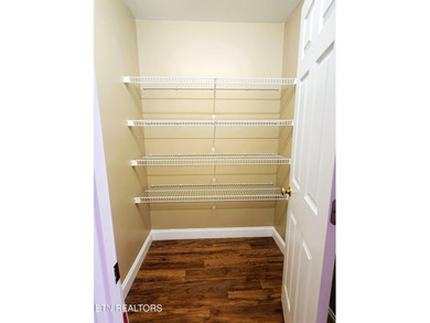 Step into this beautiful home with cathedral ceiling in the - photo 29