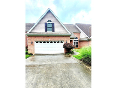 Step into this beautiful home with cathedral ceiling in the - photo 31