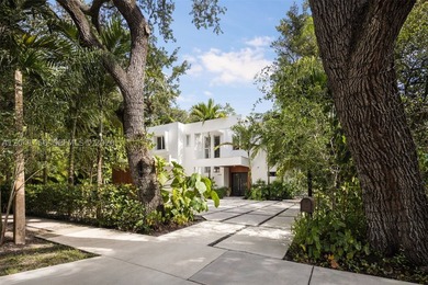 Completed in 2021 and situated on an oversized lot (11,520 sq - photo 2