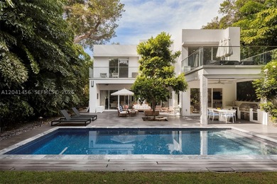 Completed in 2021 and situated on an oversized lot (11,520 sq - photo 3