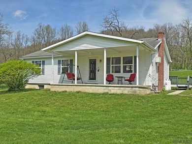 Tucked into the heart of an outdoor paradise, this 3 bedroom, 1 - photo 1