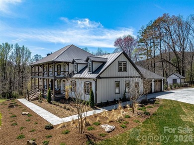 Completely transformed modern farmhouse on 5.5 acres w/ mountain - photo 1