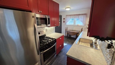 Updated 2 bedroom 1 bath home. Very close proximity to Lake - photo 5