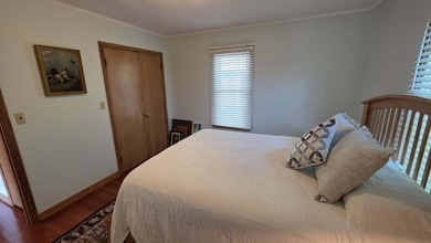Updated 2 bedroom 1 bath home. Very close proximity to Lake - photo 7