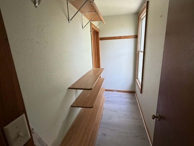 Vacant and well-maintained 2-family upper/lower duplex located - photo 12