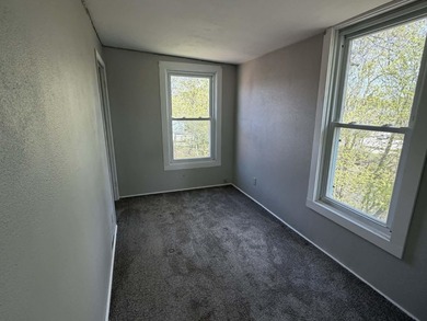 Vacant and well-maintained 2-family upper/lower duplex located - photo 15