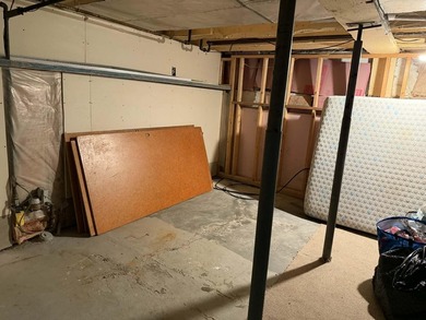 Vacant and well-maintained 2-family upper/lower duplex located - photo 22