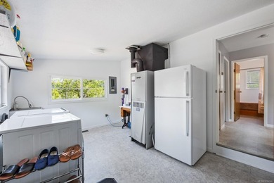 Nestled in a quiet and peaceful setting, this meticulously - photo 24