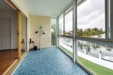 2BD/2BA condo with water view, just a 3-minute walk to the beach - photo 3