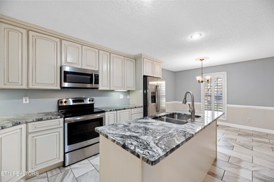 Location, Location, Location!!! This one owner home is ready to - photo 7