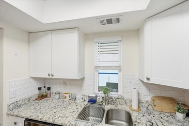 Beautifully updated, move-in-ready 2nd-floor apartment located - photo 12