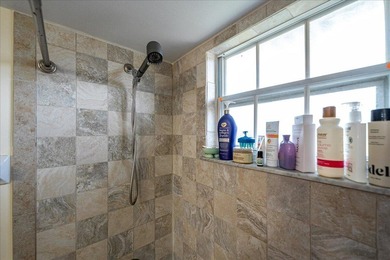 Beautifully updated, move-in-ready 2nd-floor apartment located - photo 14