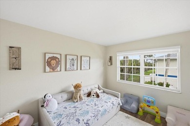 Beautifully updated, move-in-ready 2nd-floor apartment located - photo 16