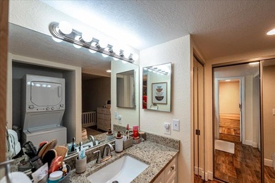 Beautifully updated, move-in-ready 2nd-floor apartment located - photo 23