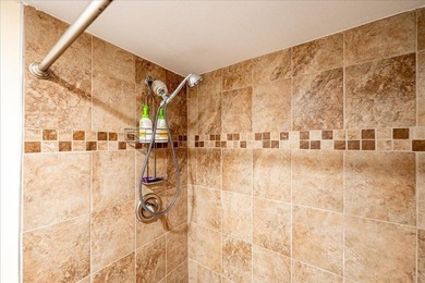 Beautifully updated, move-in-ready 2nd-floor apartment located - photo 24