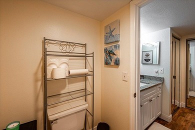 Beautifully updated, move-in-ready 2nd-floor apartment located - photo 25