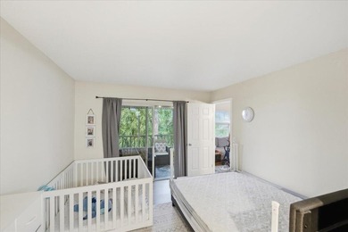Beautifully updated, move-in-ready 2nd-floor apartment located - photo 26