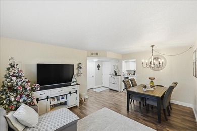 Beautifully updated, move-in-ready 2nd-floor apartment located - photo 29