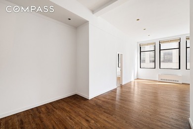 The coveted 'E-line': A Prewar Loft with 12ft Ceilings and - photo 4