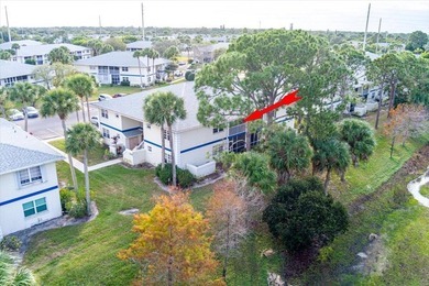 Beautifully updated, move-in-ready 2nd-floor apartment located - photo 38