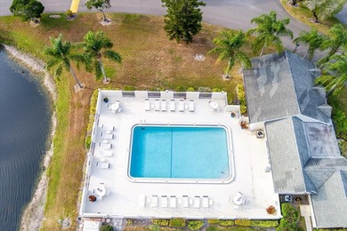 Beautifully updated, move-in-ready 2nd-floor apartment located - photo 42