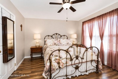 LOOK NO FURTHER!! THIS BEAUTIFULLY RENOVATED END-UNIT CONDO IS - photo 11