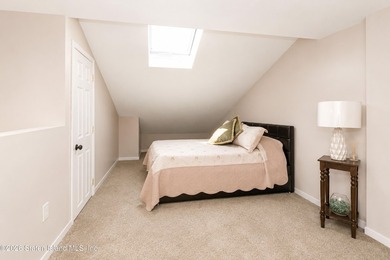 LOOK NO FURTHER!! THIS BEAUTIFULLY RENOVATED END-UNIT CONDO IS - photo 15