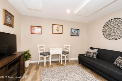 LOOK NO FURTHER!! THIS BEAUTIFULLY RENOVATED END-UNIT CONDO IS - photo 18