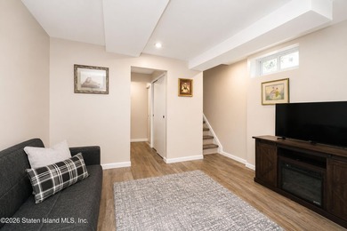 LOOK NO FURTHER!! THIS BEAUTIFULLY RENOVATED END-UNIT CONDO IS - photo 19