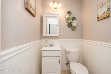 LOOK NO FURTHER!! THIS BEAUTIFULLY RENOVATED END-UNIT CONDO IS - photo 20