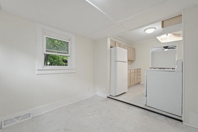 Recently updated 2 bedroom, 1 bathroom, Single Family Home in - photo 4