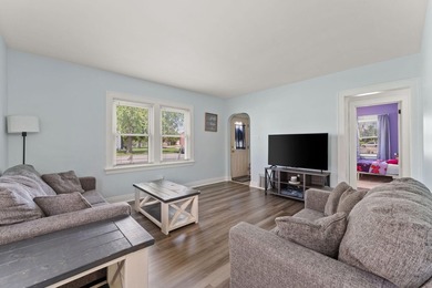 Welcome home to this charming 3-bedroom gem, perfectly situated - photo 8