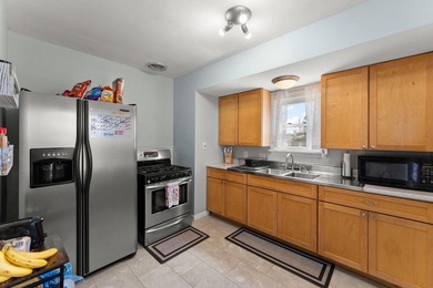 Welcome home to this charming 3-bedroom gem, perfectly situated - photo 9