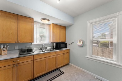Welcome home to this charming 3-bedroom gem, perfectly situated - photo 10