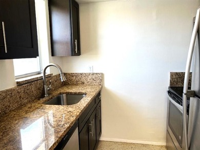 THIS IS A GREAT ONE BEDROOM ONE BATH UPSTAIRS APARTMENT. NEWER - photo 4
