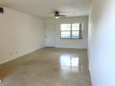 THIS IS A GREAT ONE BEDROOM ONE BATH UPSTAIRS APARTMENT. NEWER - photo 6