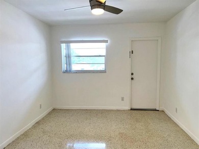 THIS IS A GREAT ONE BEDROOM ONE BATH UPSTAIRS APARTMENT. NEWER - photo 8
