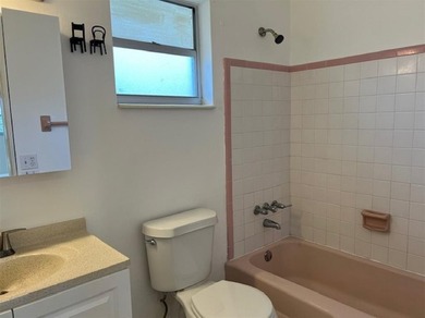 THIS IS A GREAT ONE BEDROOM ONE BATH UPSTAIRS APARTMENT. NEWER - photo 9