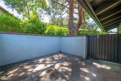 POOL, SPA, GREENBELT, AND TREE VIEWS FROM THIS CUL-DE-SAC CORNER - photo 4