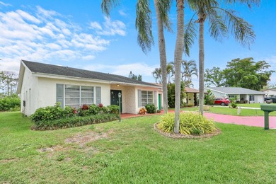 Excellent opportunity to own this 2 bed, 2 bath home close to - photo 2