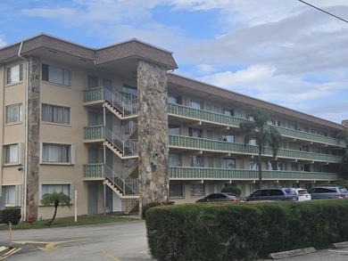 This unit facing South, always has a fresh breeze opening the - photo 1