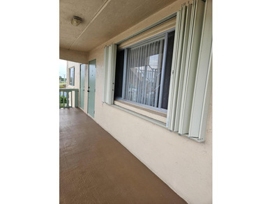 This unit facing South, always has a fresh breeze opening the - photo 2
