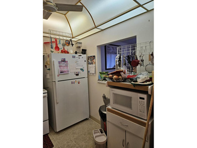 This unit facing South, always has a fresh breeze opening the - photo 4