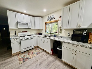 Welcome to this newly renovated home, updated from top to bottom - photo 8