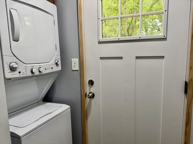 Welcome to this newly renovated home, updated from top to bottom - photo 9