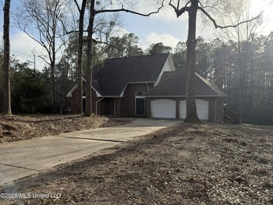 Welcome to this beautiful 3-bedroom, 2.5-bath home situated on 2 - photo 6