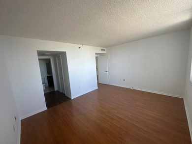 Charming and well-maintained 1-bedroom, 1.5-bathroom apartment - photo 19