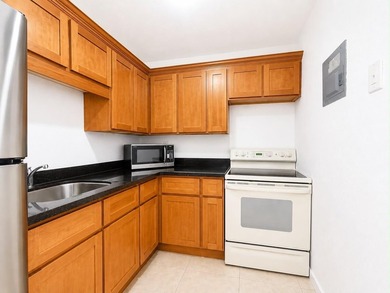 Welcome to this efficient 1-bedroom, 1-bathroom corner unit at - photo 6